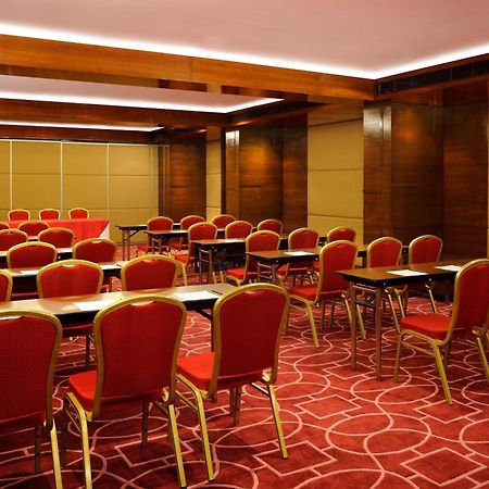 Four Points By Sheraton Ahmedabad Extérieur photo