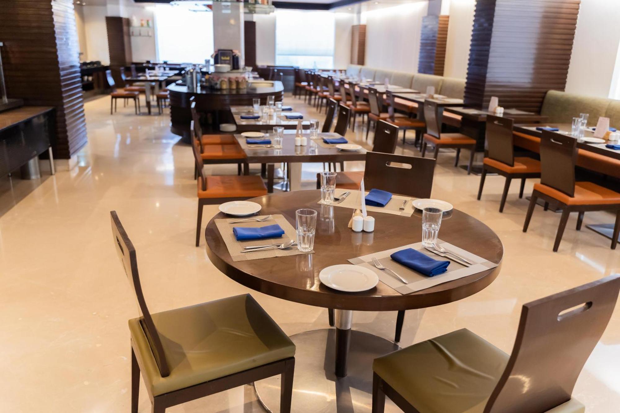 Four Points By Sheraton Ahmedabad Extérieur photo