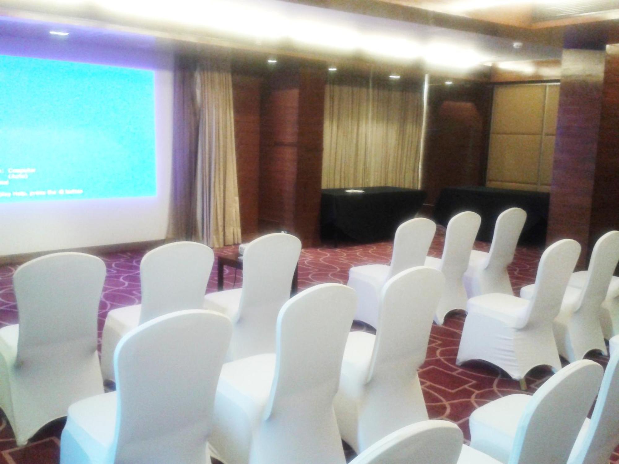 Four Points By Sheraton Ahmedabad Extérieur photo