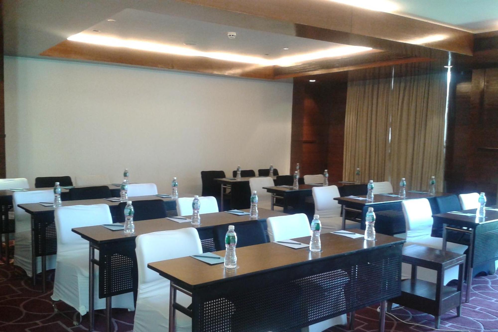 Four Points By Sheraton Ahmedabad Extérieur photo