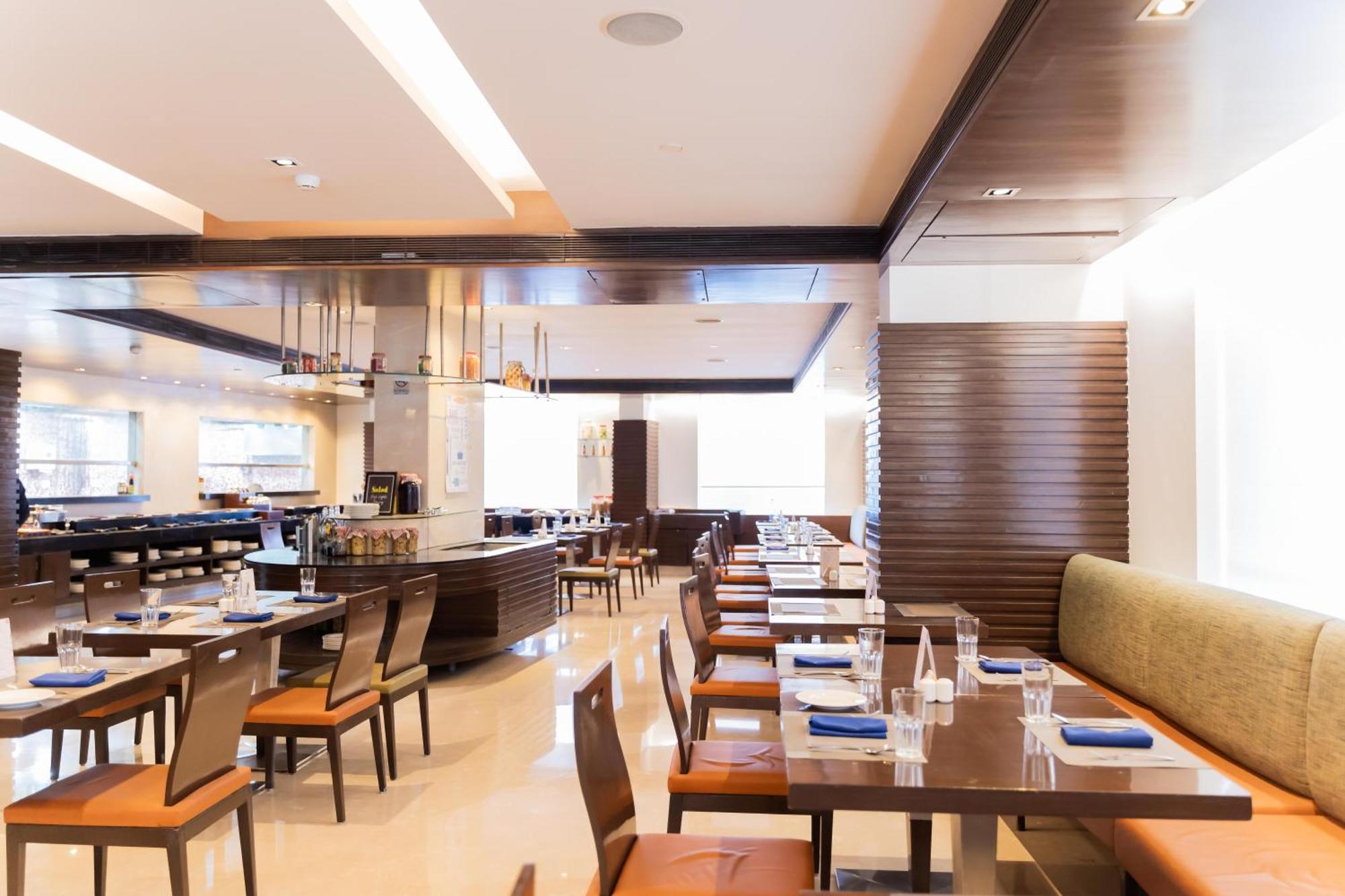 Four Points By Sheraton Ahmedabad Extérieur photo