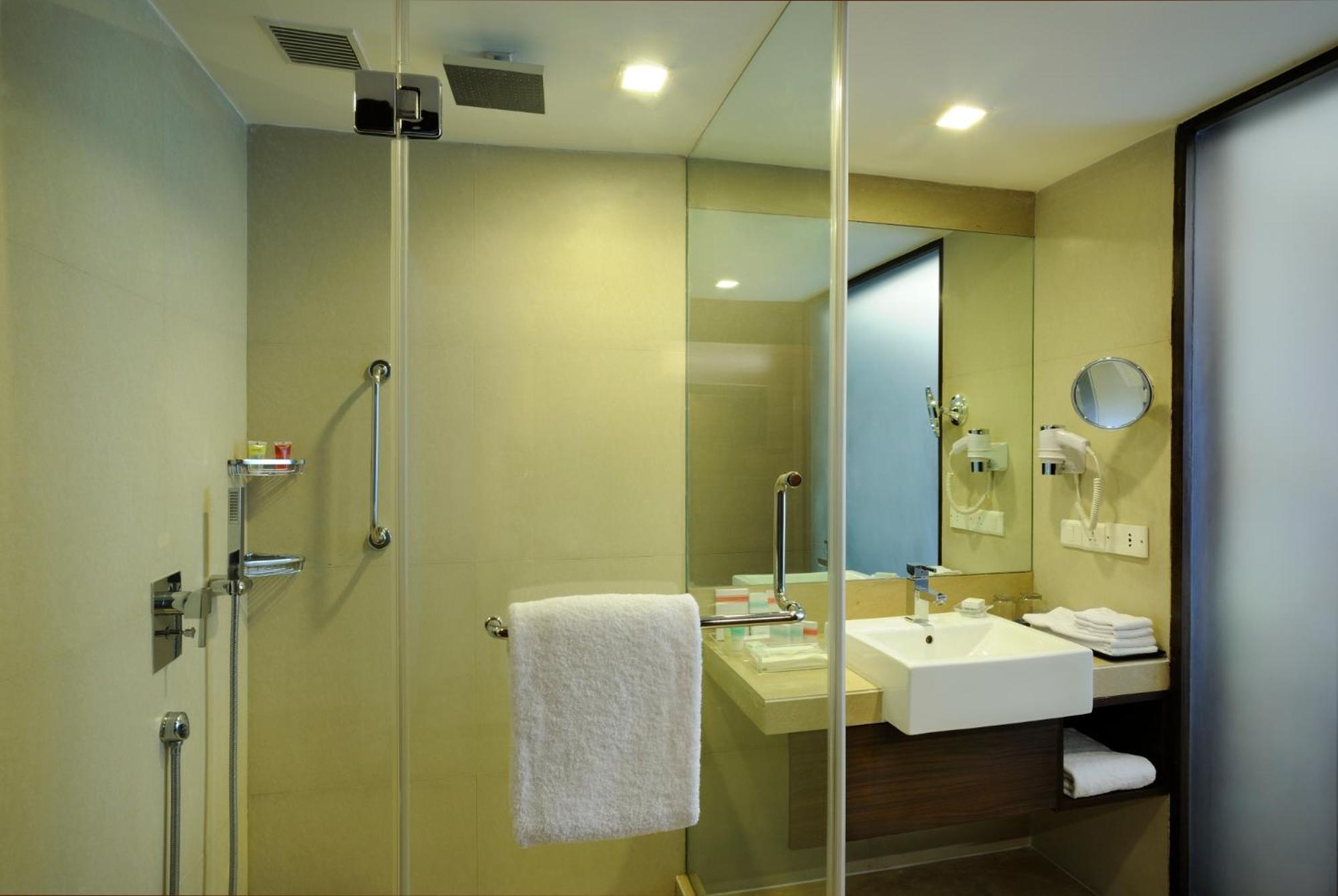 Four Points By Sheraton Ahmedabad Extérieur photo