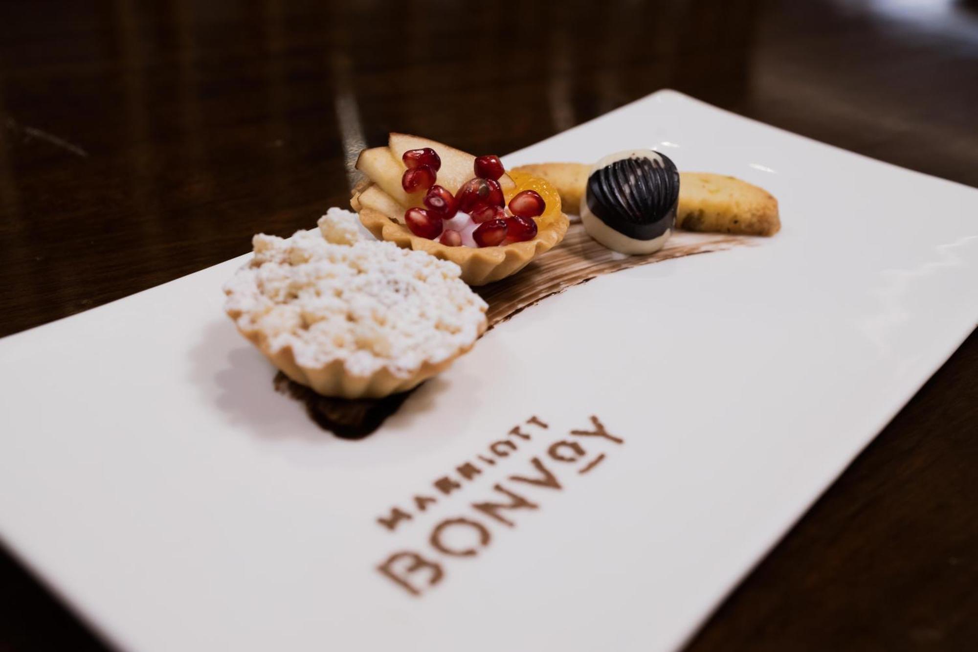 Four Points By Sheraton Ahmedabad Extérieur photo