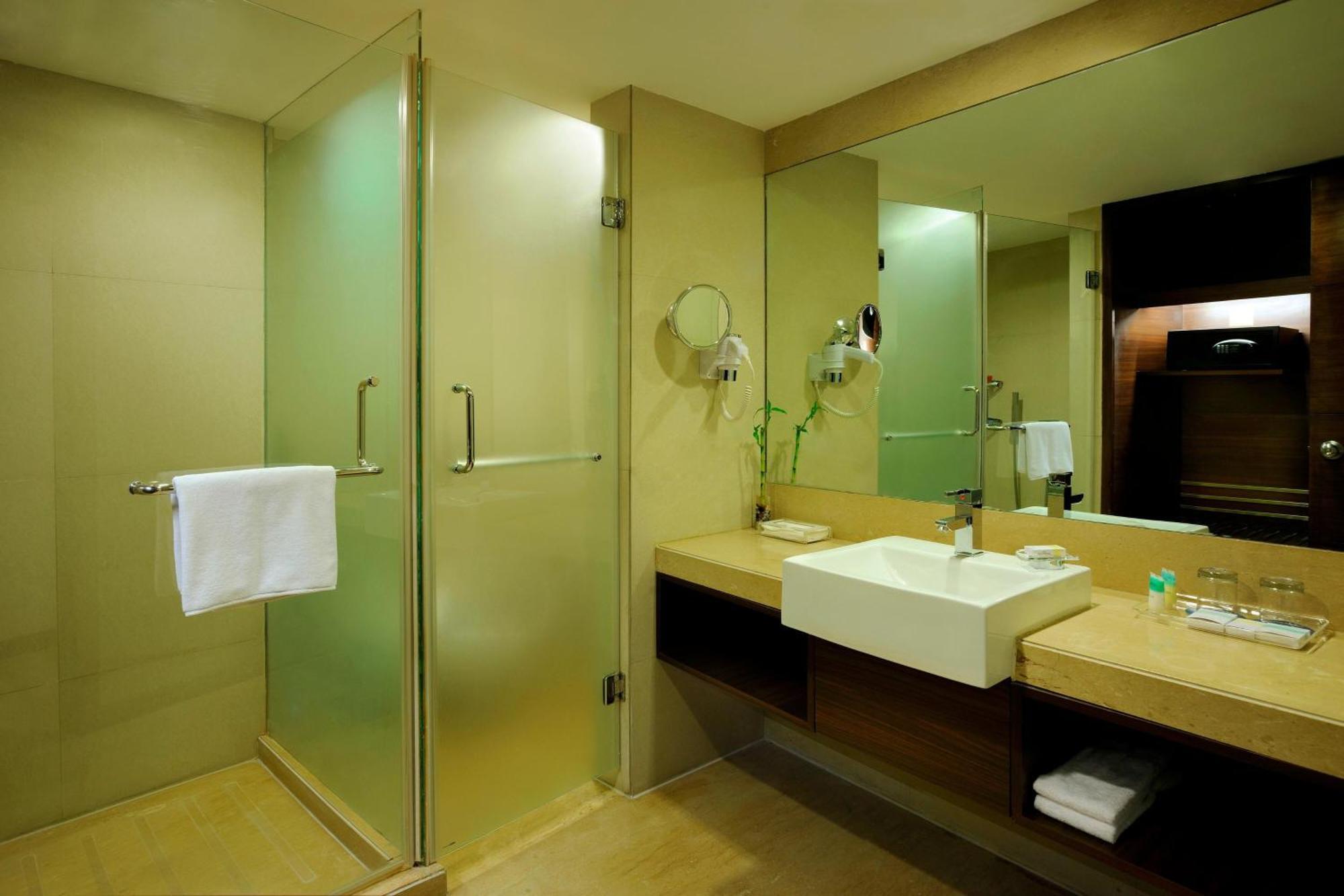 Four Points By Sheraton Ahmedabad Extérieur photo