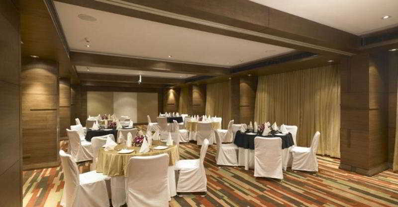 Four Points By Sheraton Ahmedabad Extérieur photo